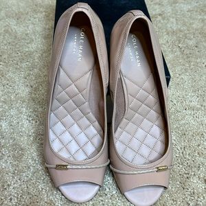 NUDE COLE HAAN  patent leather pep toe wedge! NEVER WORN / Perfect condition